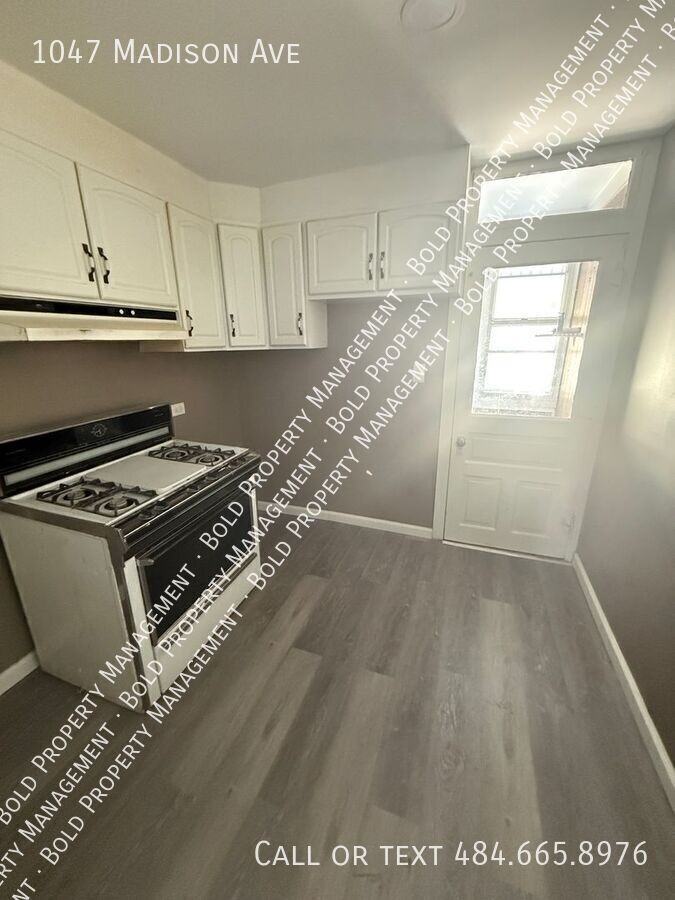 1047 Madison Ave - Photo 4 of 12