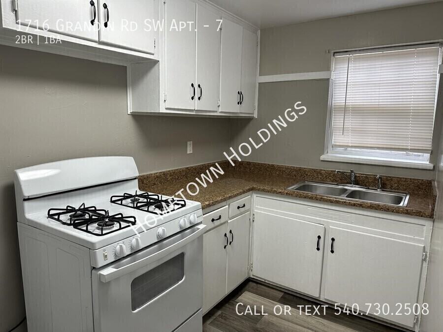 1716 Grandin Rd Sw #7 - Photo 4 of 8