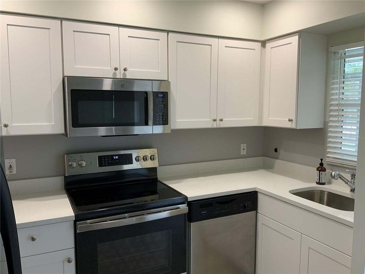 2118 Michele Dr - Photo 5 of 17