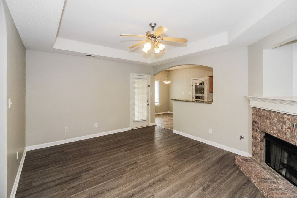 10093 Woodland Hills Dr - Photo 5 of 17