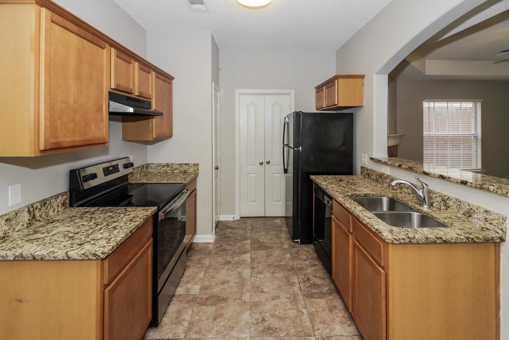 10093 Woodland Hills Dr - Photo 6 of 17