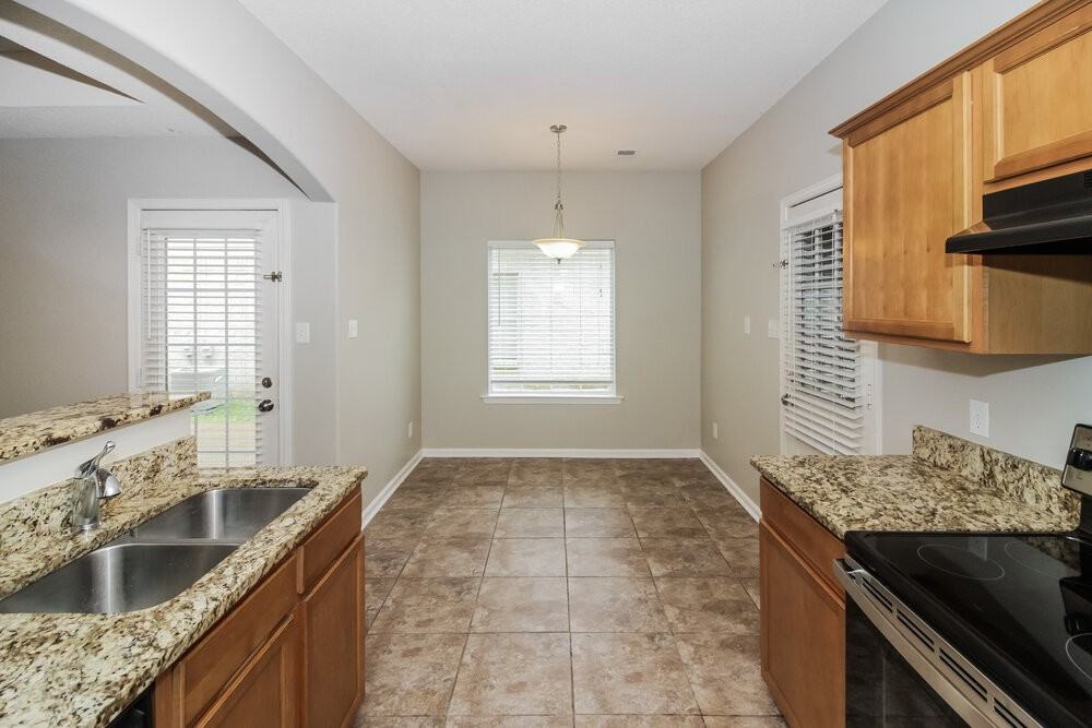 10093 Woodland Hills Dr - Photo 7 of 17