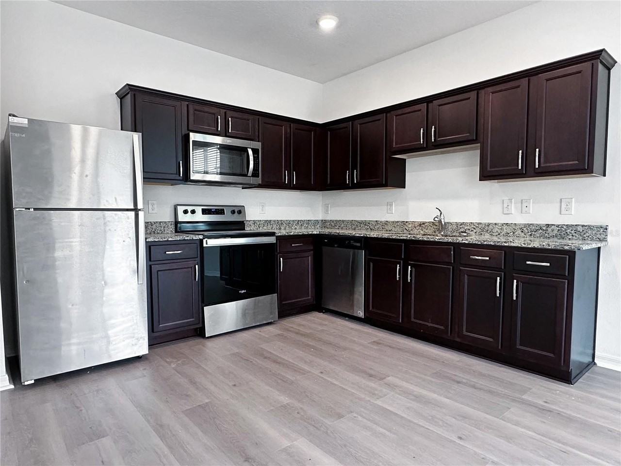 959 Grandin St - Photo 5 of 27