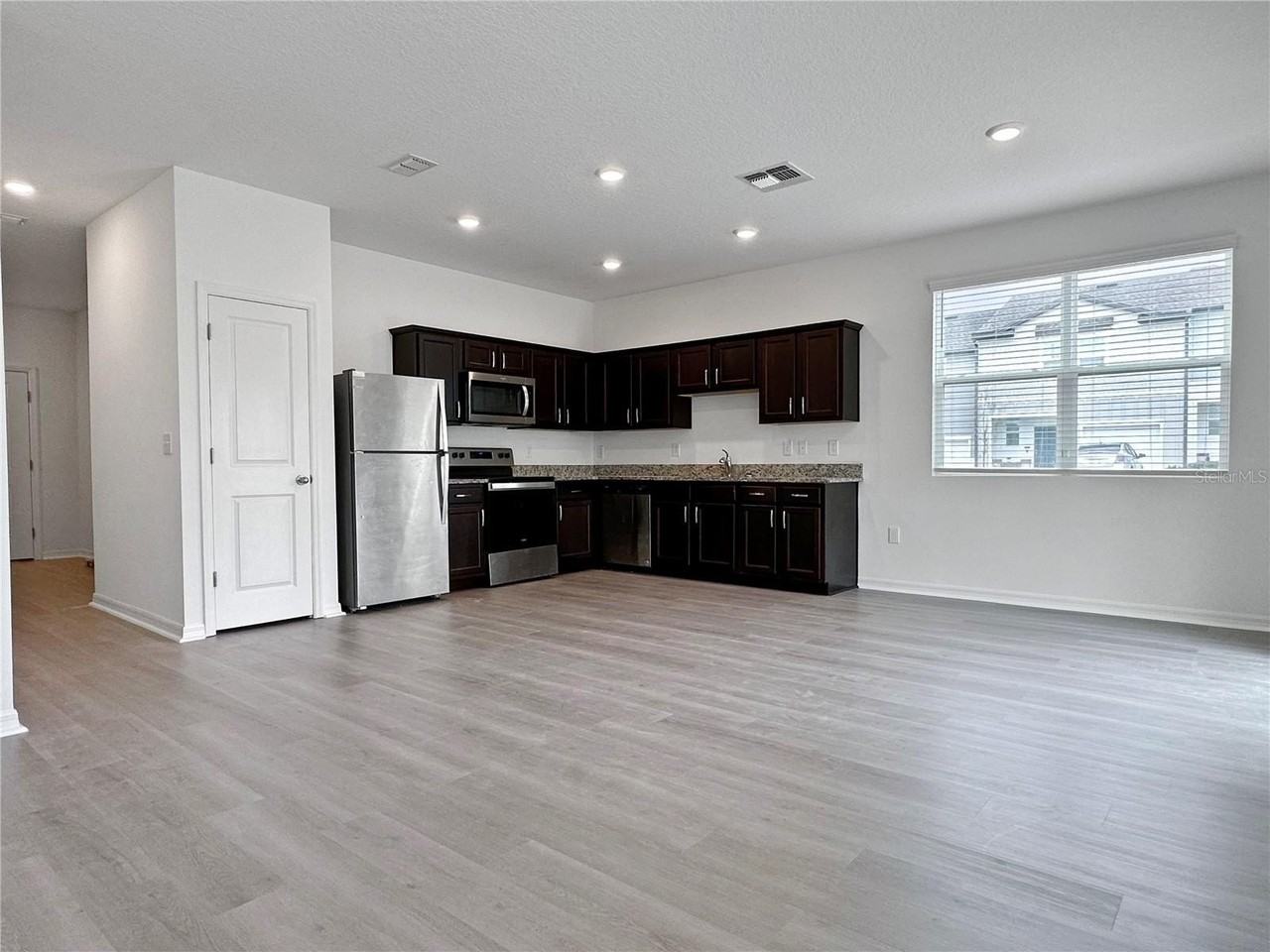 959 Grandin St - Photo 6 of 27