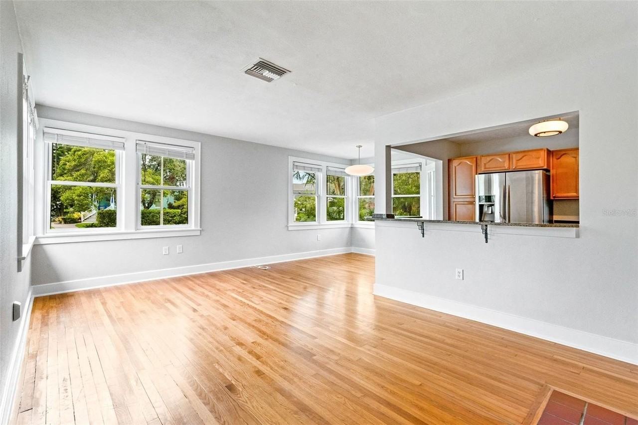 205 Garden Cir N - Photo 4 of 27