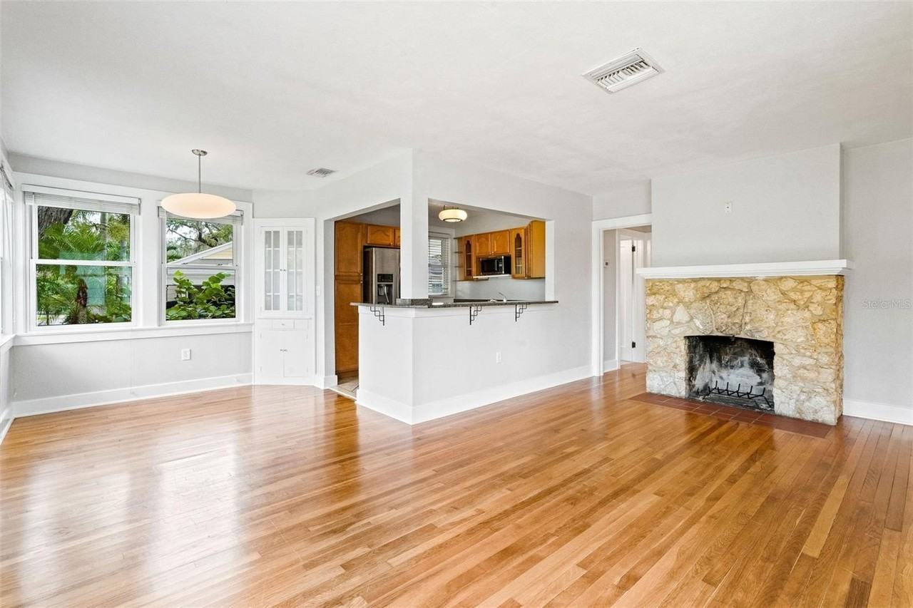 205 Garden Cir N - Photo 5 of 27