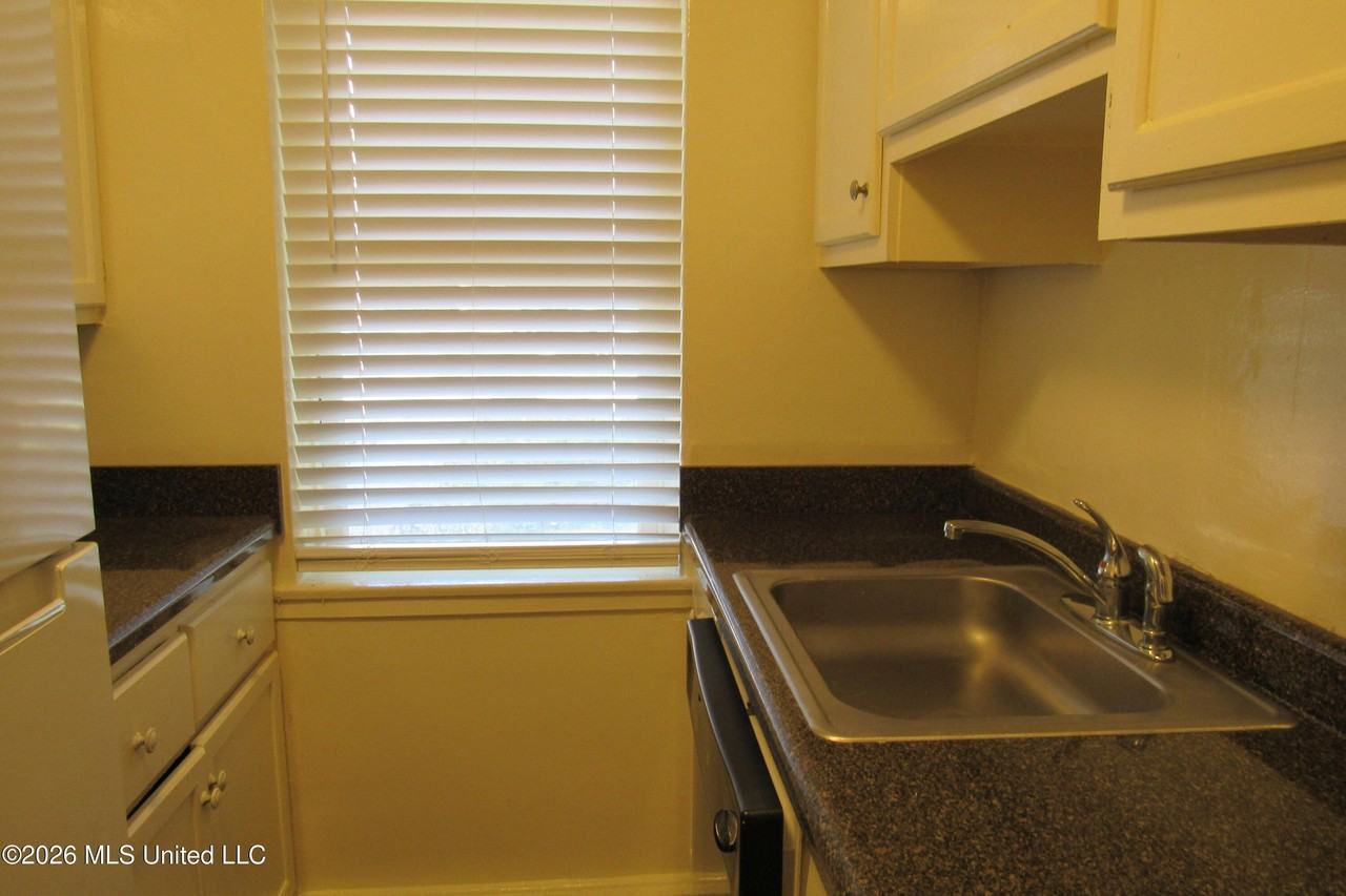 1043 Poplar Blvd Apt D2 - Photo 7 of 16