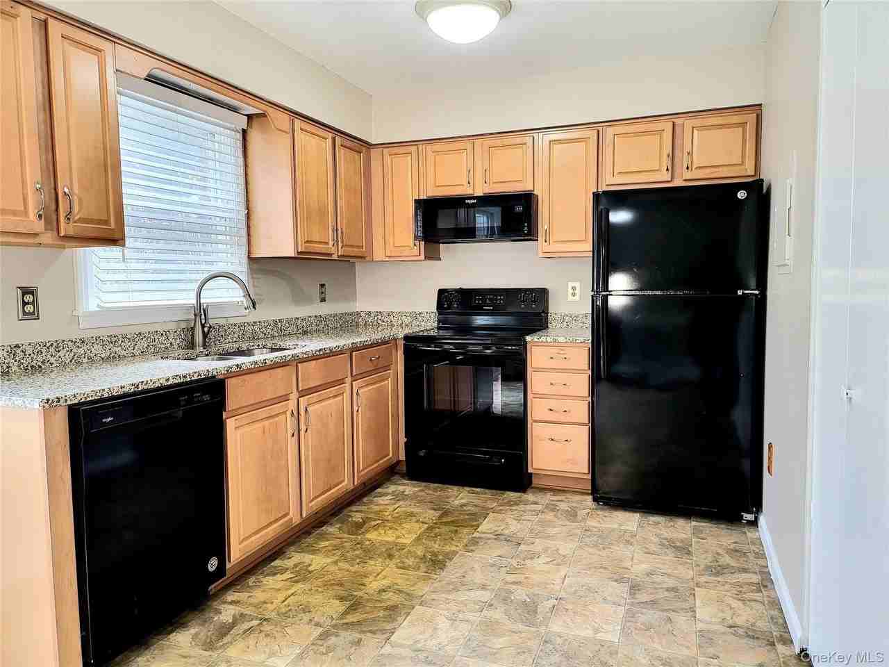 6 Maple Ave - Photo 4 of 23