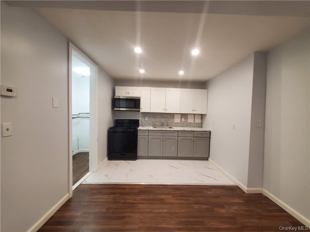 24 Orange Ln Apt 2 - Photo 5 of 12