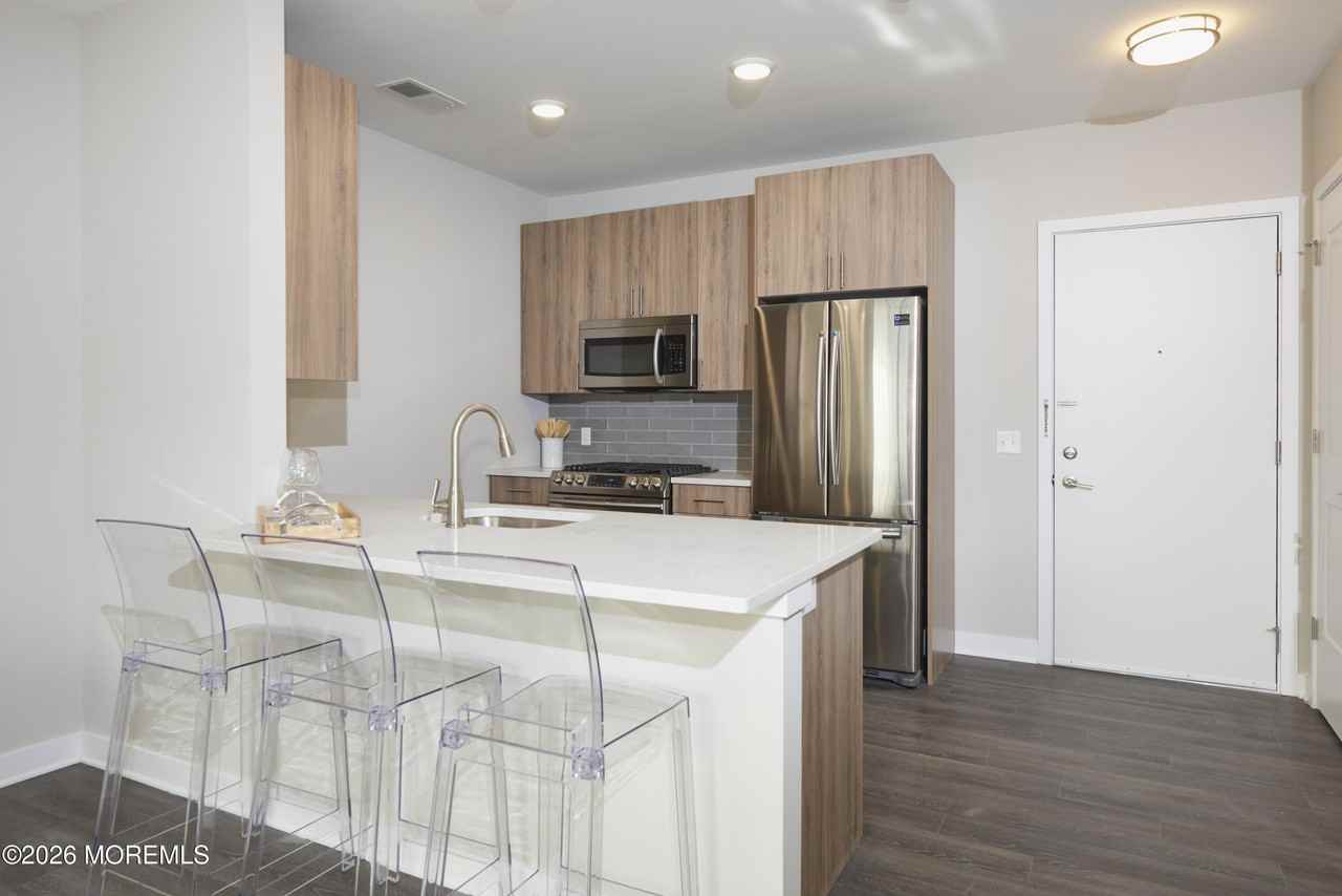 92 Drs James Parker Blvd Apt 406 - Photo 5 of 18