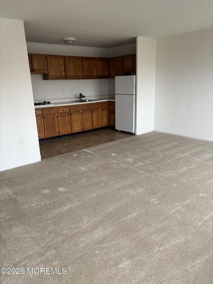 385 Ocean Blvd Apt 1d - Photo 6 of 11