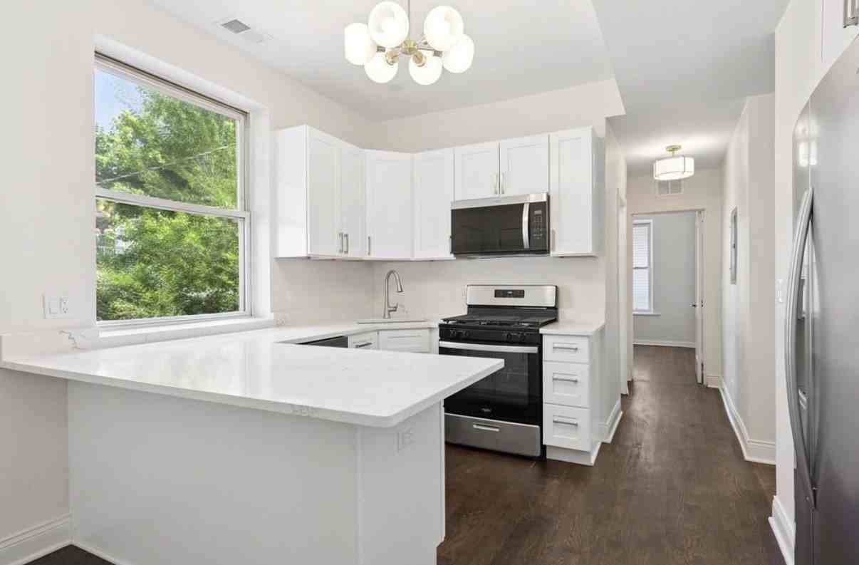 1340 W Hollywood Ave Apt 1 - Photo 5 of 21