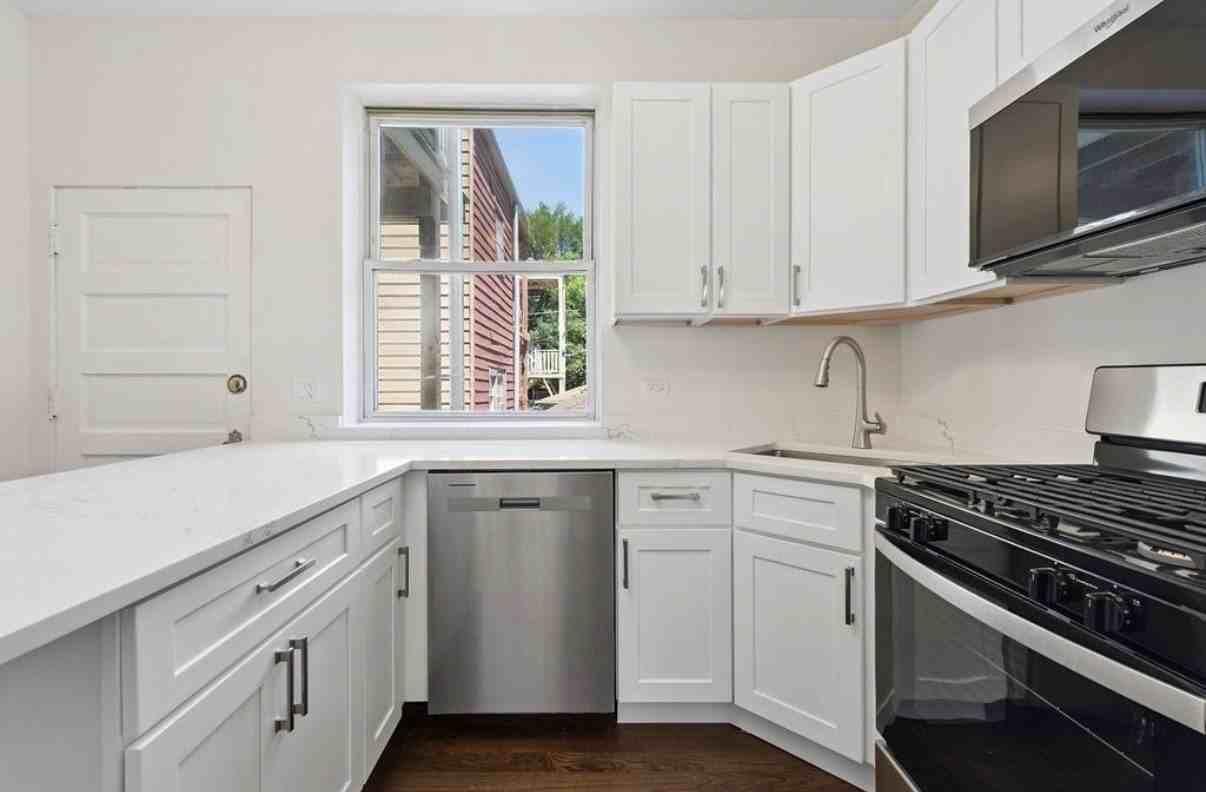 1340 W Hollywood Ave Apt 1 - Photo 7 of 21