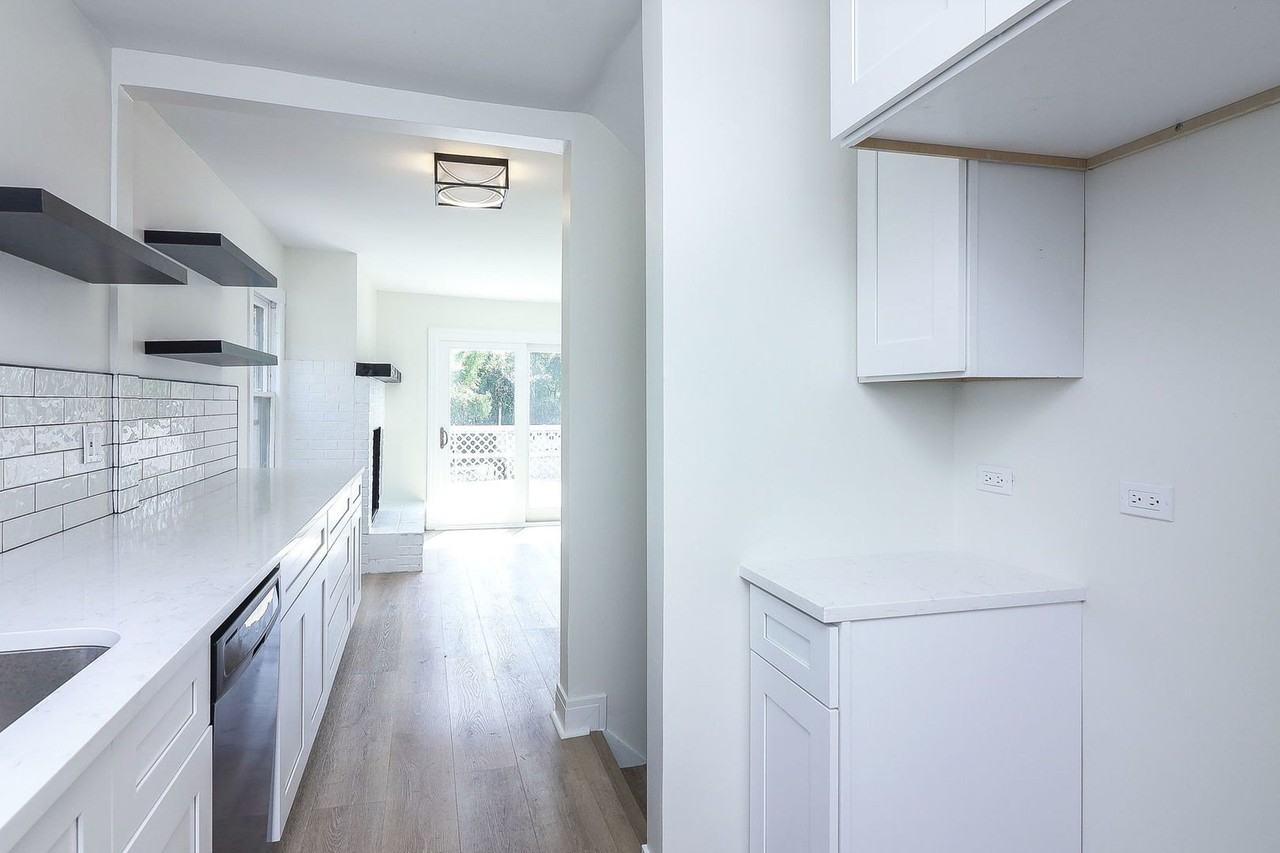 15W355 E Harvard St - Photo 4 of 18