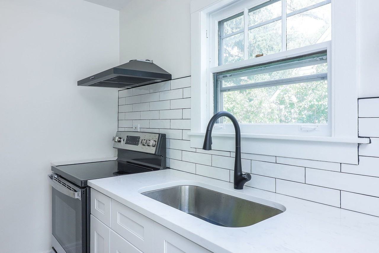 15W355 E Harvard St - Photo 5 of 18