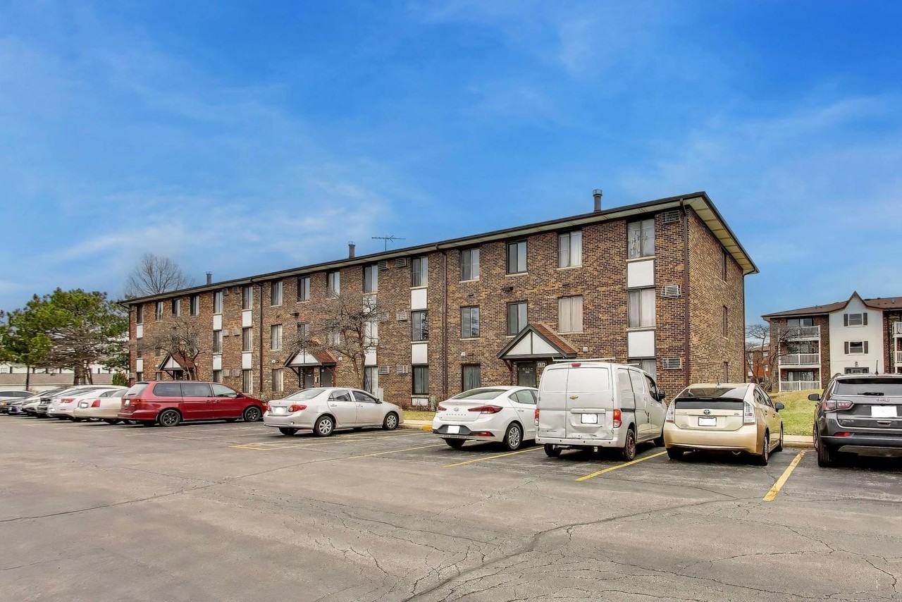 239 Gregory St Unit 8 - Photo 3 of 24