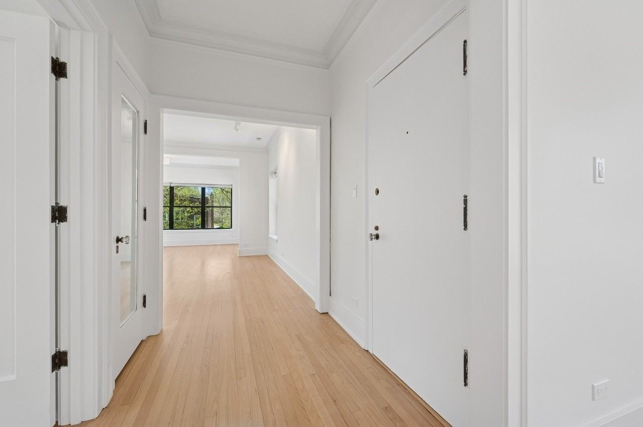 2755 Eastwood Ave Apt 2 - Photo 3 of 18