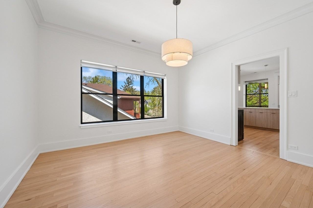 2755 Eastwood Ave Apt 2 - Photo 4 of 18