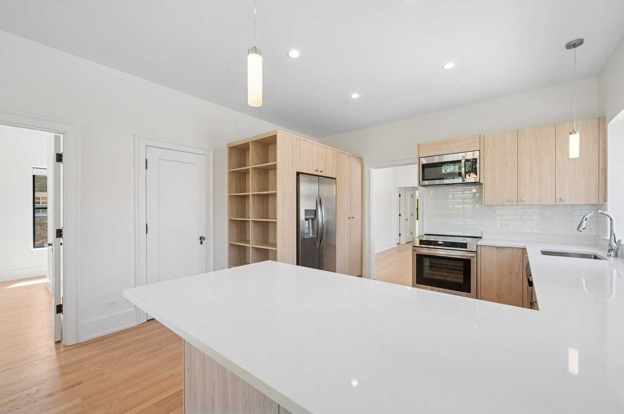 2755 Eastwood Ave Apt 2 - Photo 6 of 18