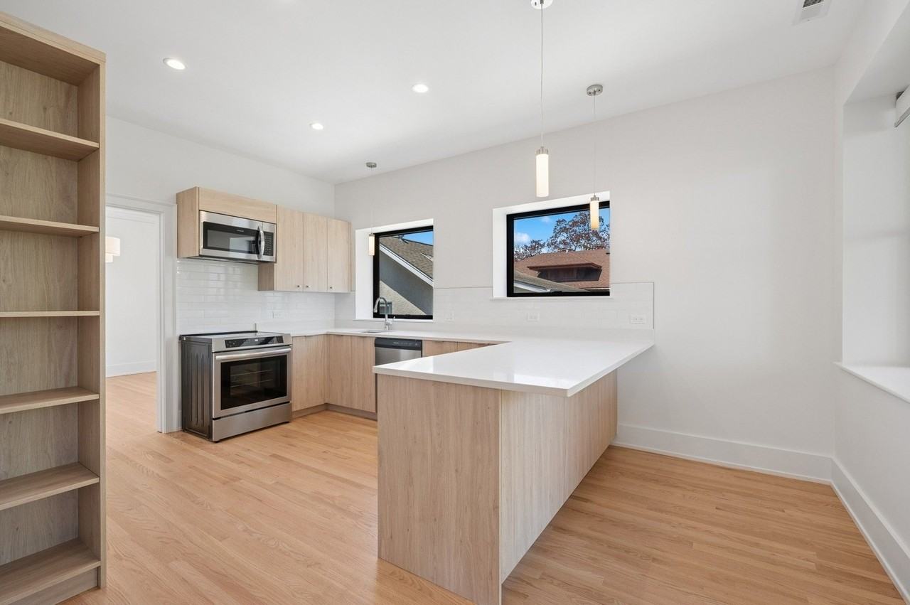 2755 Eastwood Ave Apt 2 - Photo 7 of 18