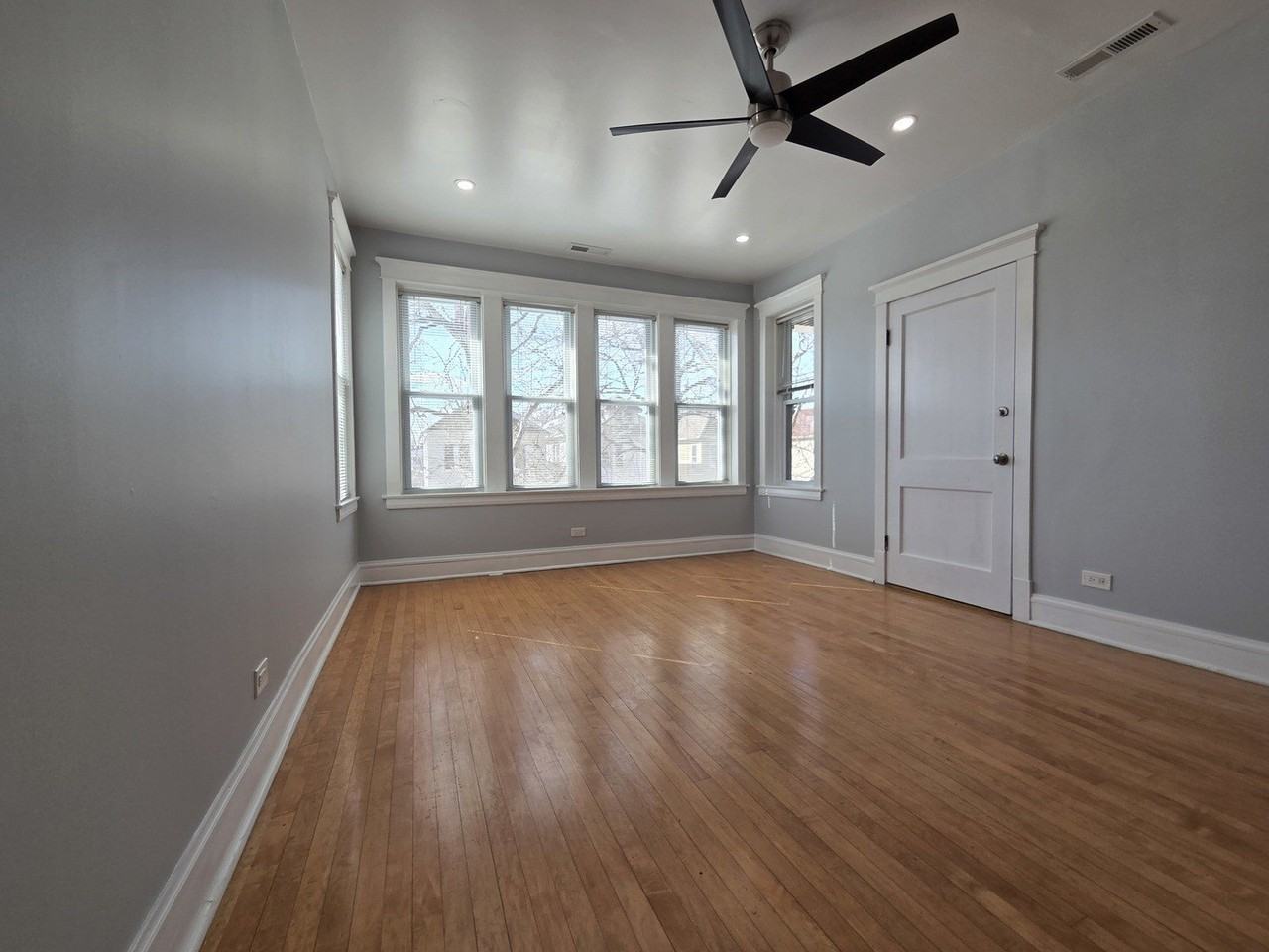 5434 W Drummond Pl Unit 2 - Photo 3 of 14