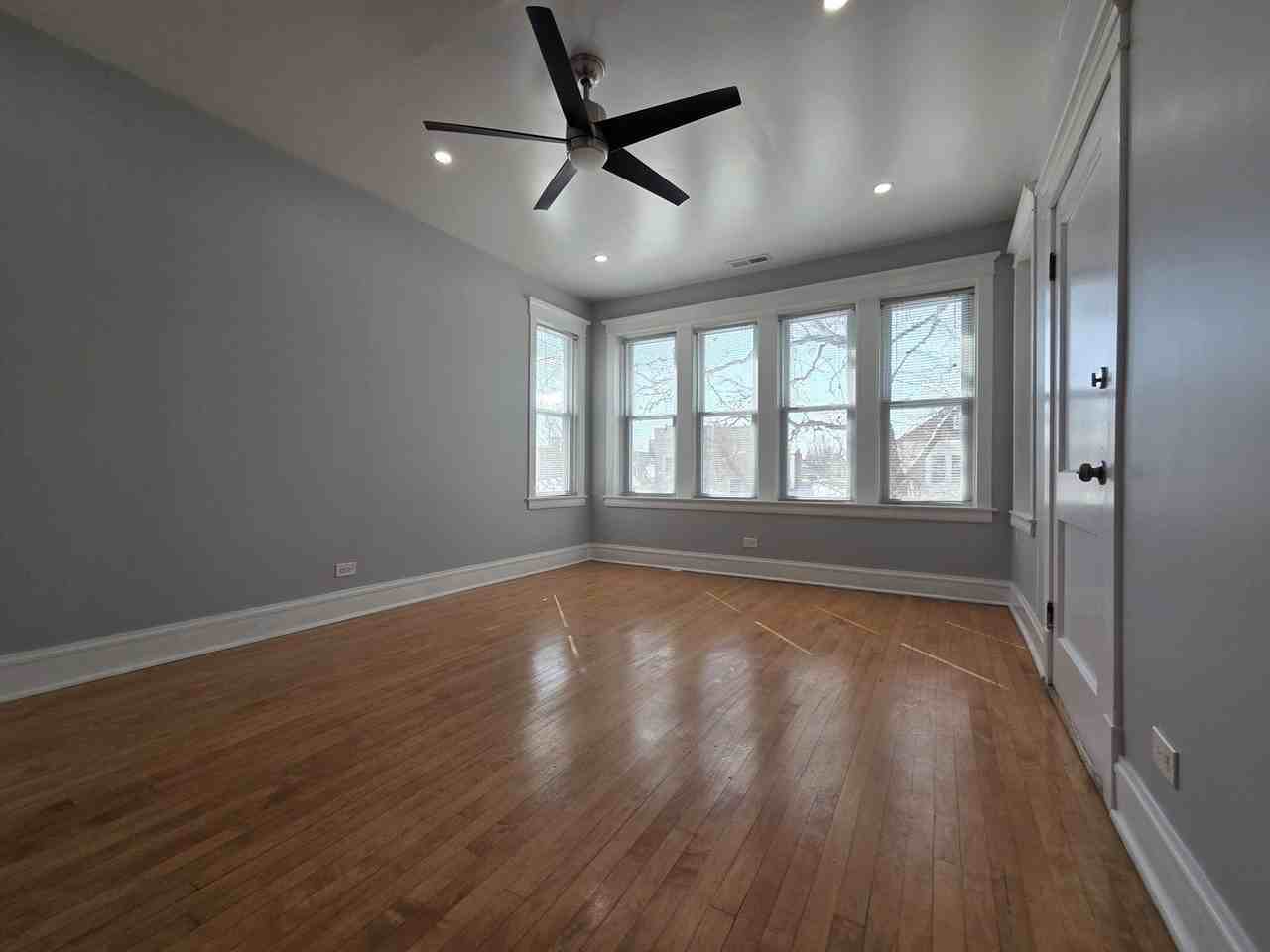 5434 W Drummond Pl Unit 2 - Photo 4 of 14