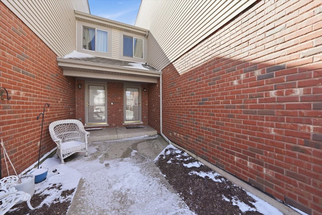 8261 Pecan Pl - Photo 2 of 36