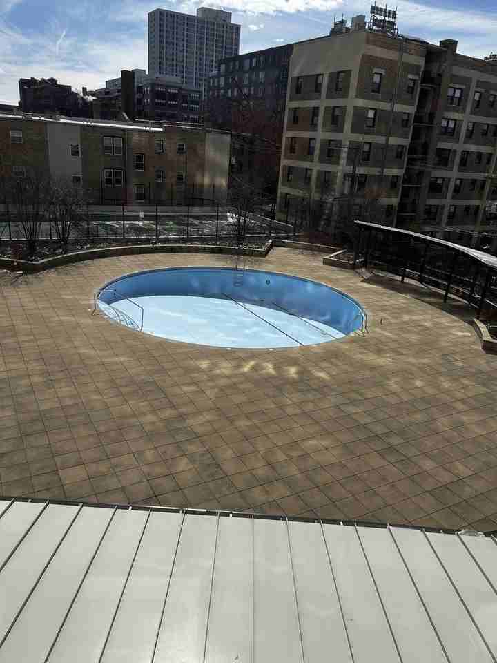 3930 N Pine Grove Ave Apt 408 - Photo 3 of 5