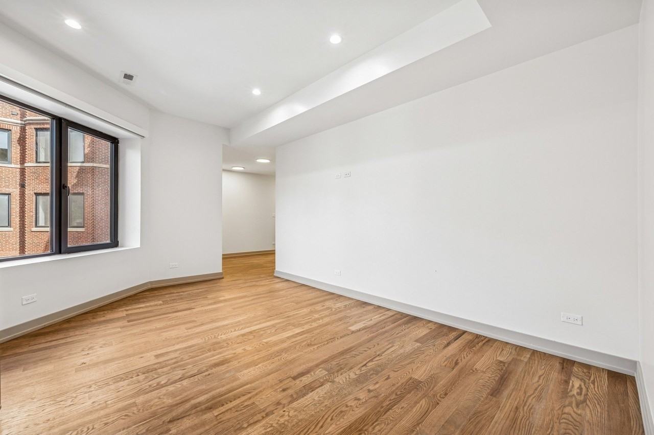 1337 W Estes Ave Apt 3c - Photo 7 of 18