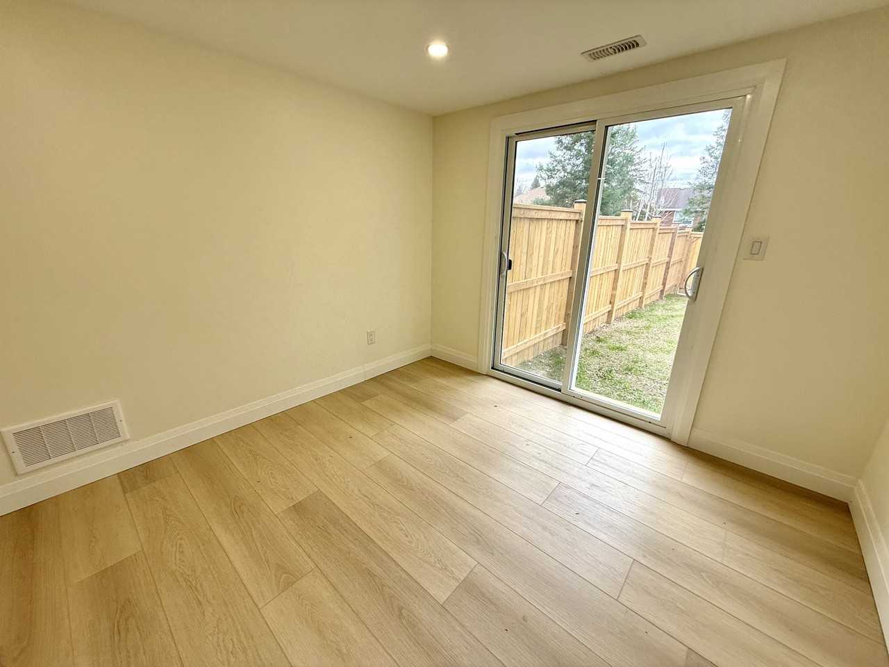 25 Meadowbrook Cres - Photo 3 of 13