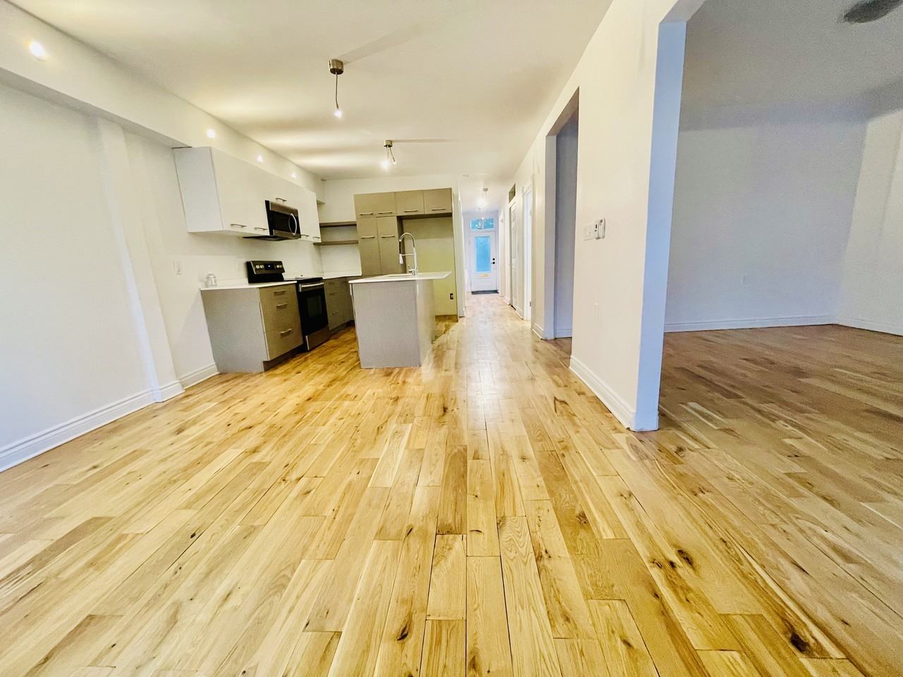 751 Rue Irène - Photo 3 of 9