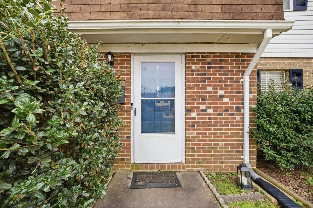 102 Tyburn Ct - Photo 2 of 25