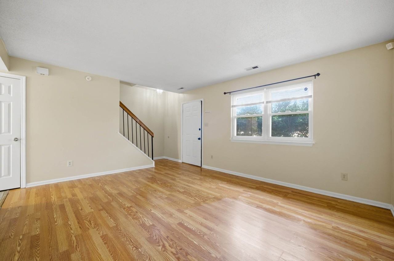 102 Tyburn Ct - Photo 4 of 25