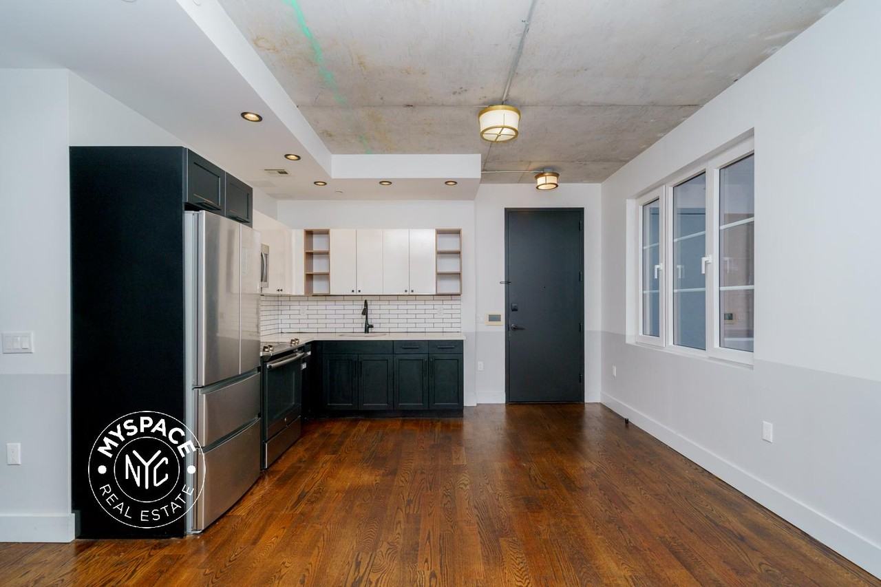 3119 37th St #4E - Photo 2 of 13