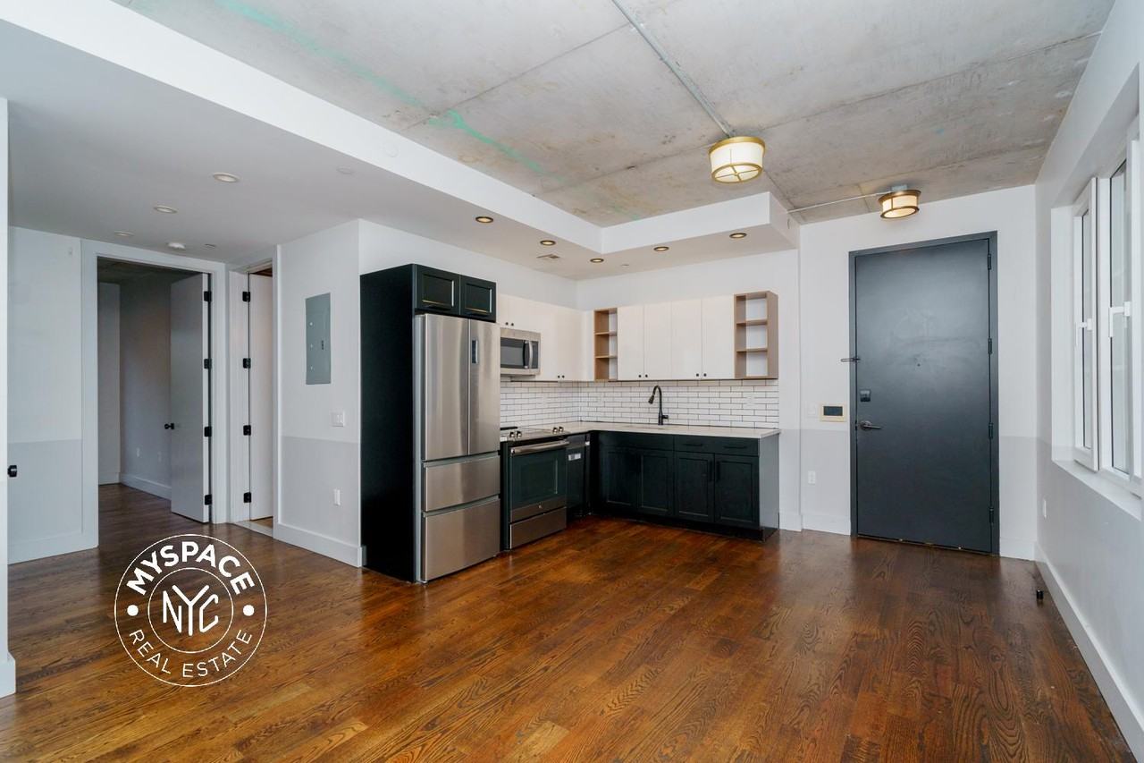 3119 37th St #4E - Photo 3 of 13