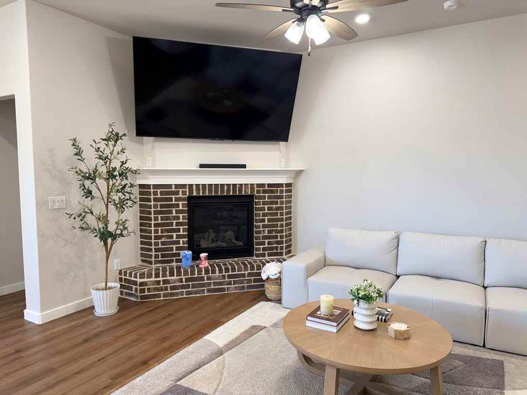 421 Graze St - Photo 4 of 28