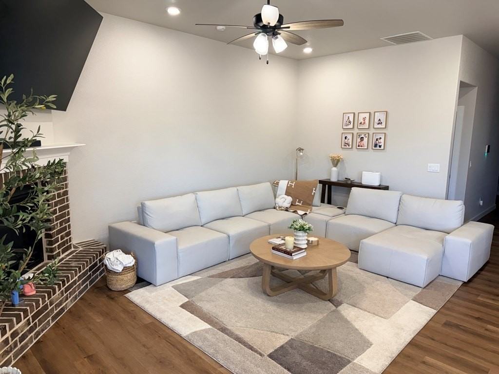 421 Graze St - Photo 5 of 28