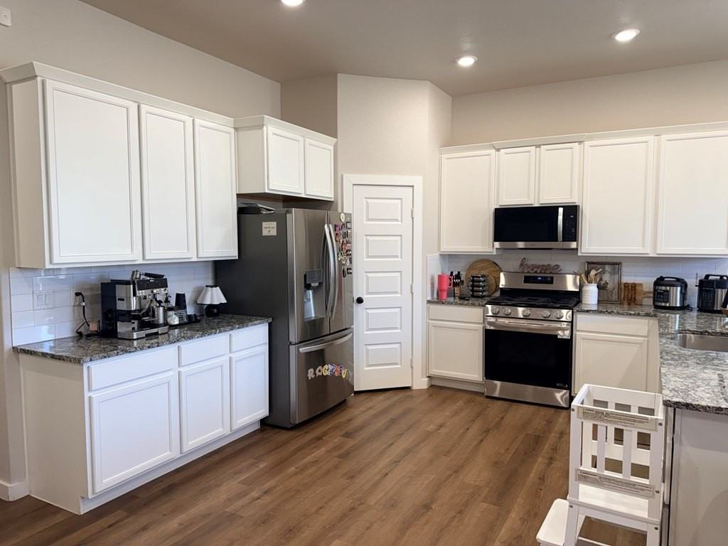 421 Graze St - Photo 6 of 28