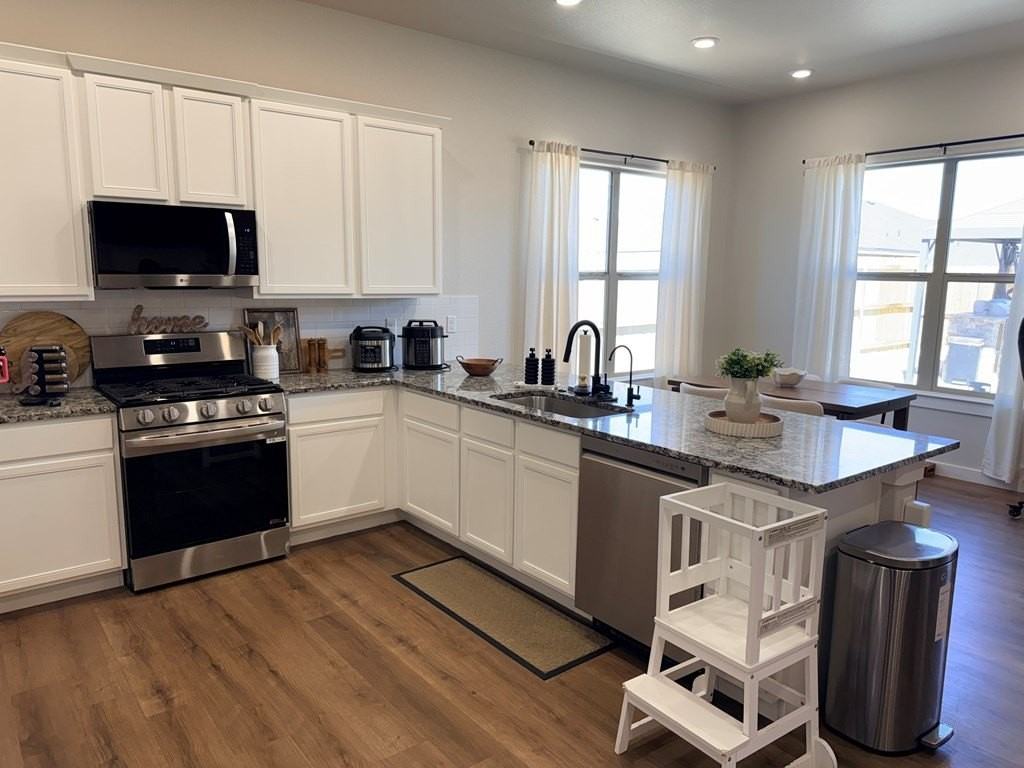 421 Graze St - Photo 7 of 28