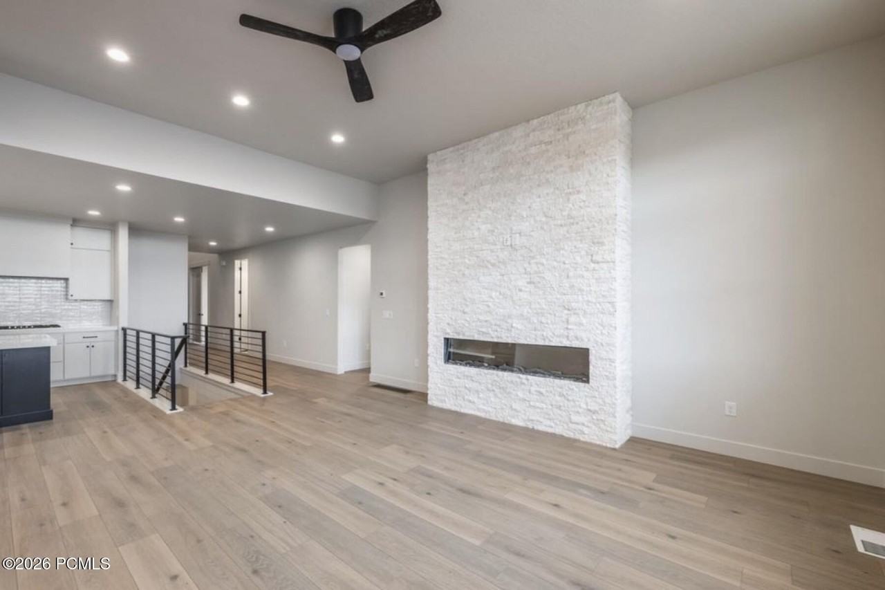 698 E Silver Hill Loop - Photo 5 of 19