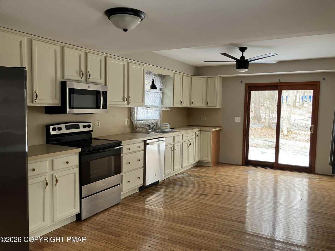 109 Sassafras Rd - Photo 2 of 10