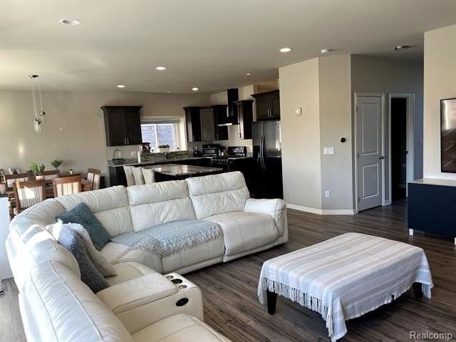 13788 Grandeur Ave - Photo 3 of 17