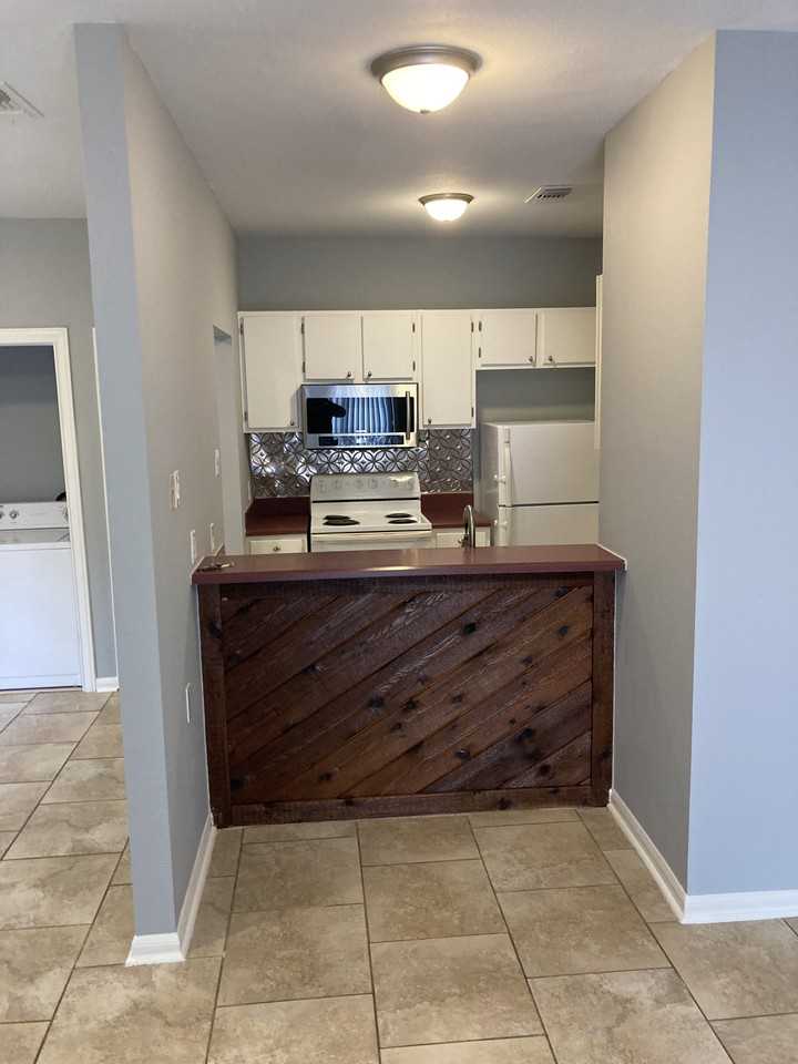 13715 Kenner Ave #D - Photo 3 of 15