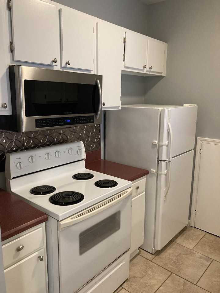 13715 Kenner Ave #D - Photo 5 of 15