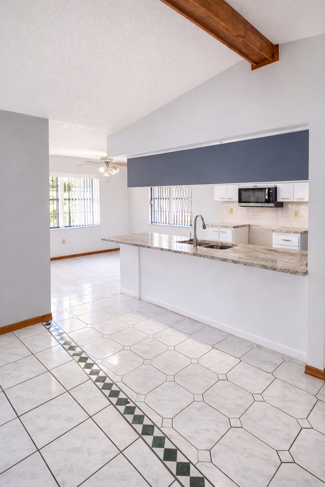 7713 Bramblewood Dr - Photo 6 of 14