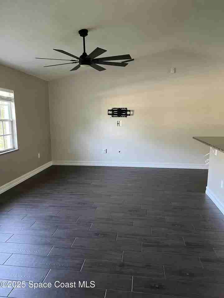 497 Forgal Ave Ne - Photo 2 of 7