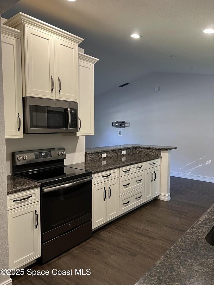 497 Forgal Ave Ne - Photo 3 of 7