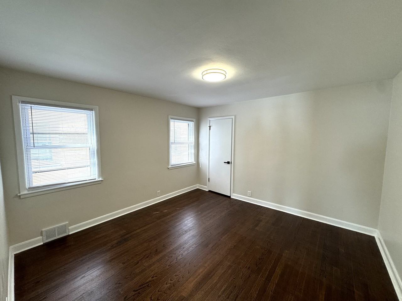 8625 W Burleigh St - Photo 4 of 9