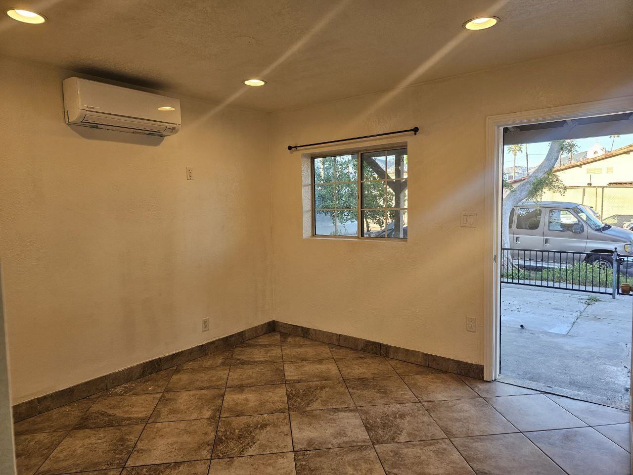 1042 Hollister St #2 - Photo 4 of 11