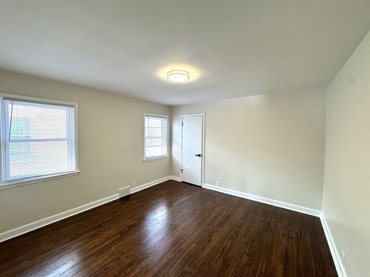 8627 W Burleigh St - Photo 6 of 10